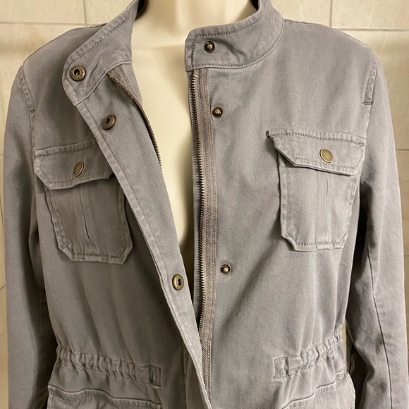 Ann Taylor Loft Petites Jackets & Blazers - 🎉HP🎉 EUC Ann Taylor Loft grey lightweight jacket w/adjustable waist, size MP